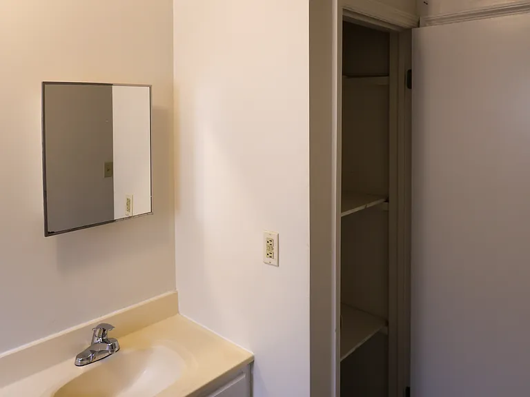 27 Hone St #4 — Photo 13