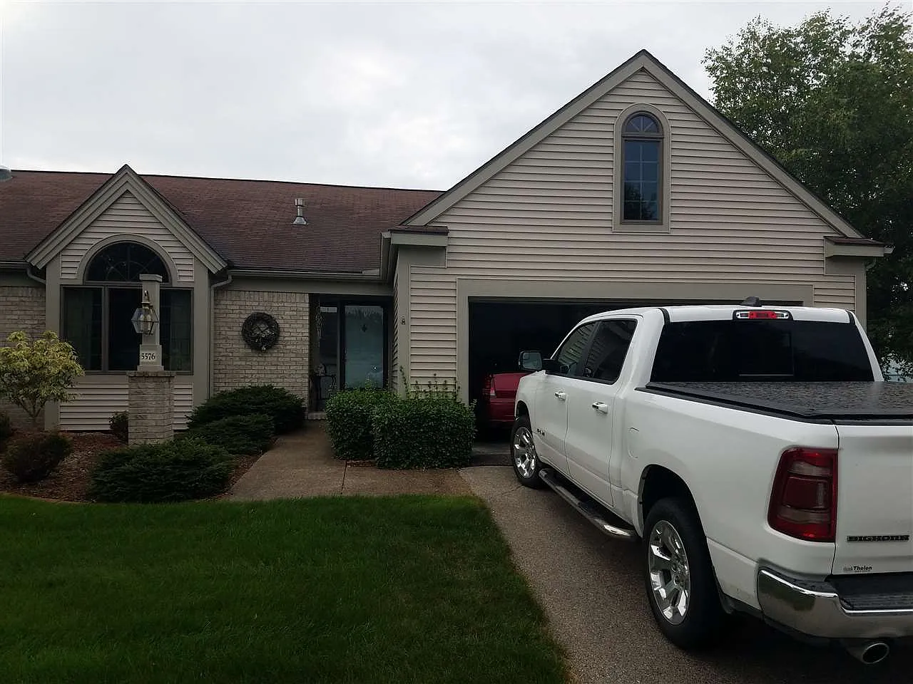 5576 Spring Knoll Dr photo 1
