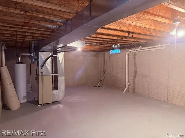 16713 Kensington Dr — Photo 25
