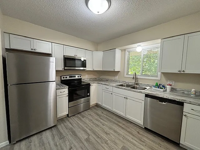 1860 Meadowvale Road Northwest - 3 — Photo 4