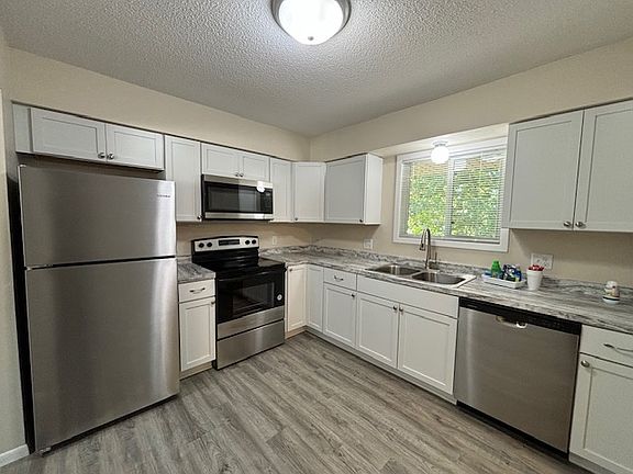 4th image of 1860 Meadowvale Rd NW APT 3