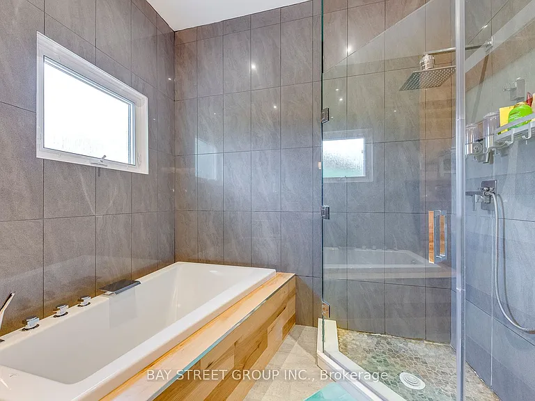 1238 Landfair Cres — Photo 27