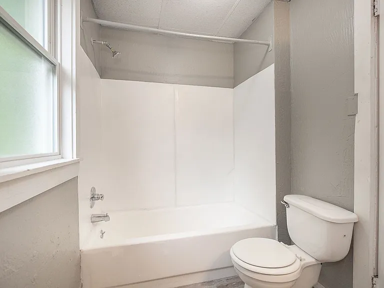 7411 Brinsmade Ave — Photo 12