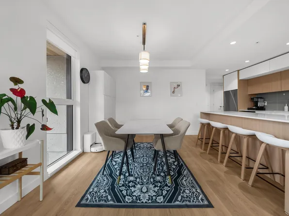 9580 Tower Rd #305, Burnaby, BC V5A 4X6