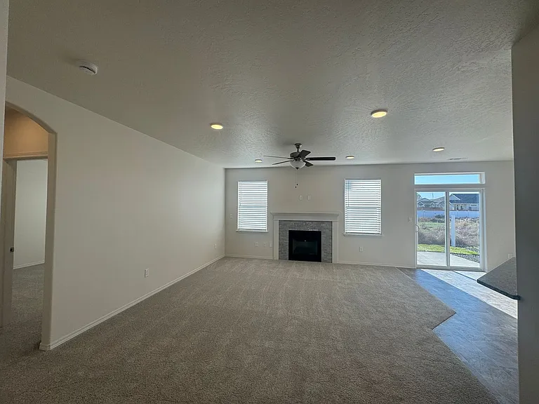 2303 S 58th Ave — Photo 5