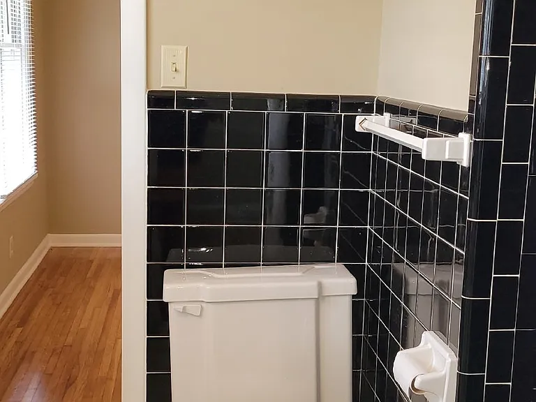 6408 Robinhood Ln NW — Photo 16