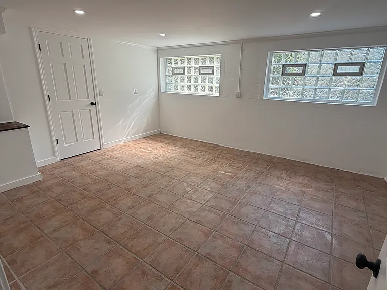 8 Saint Margaret St #B — Photo 17