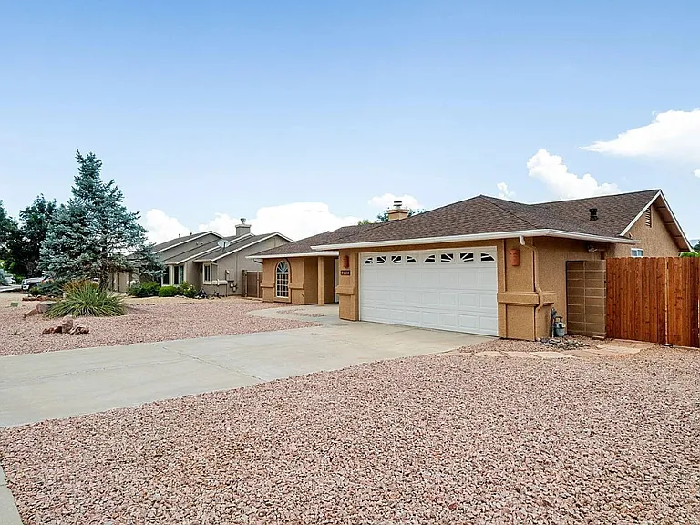 7185 N Summit View Dr — Photo 2