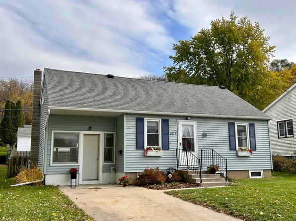 1014 S Mechanic St, Decorah, IA 52101