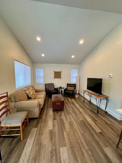 1 bed, 676 sqft, $1,850 — Photo 3