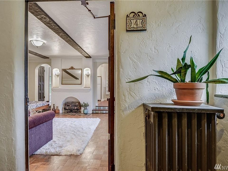Entry to the apartment
