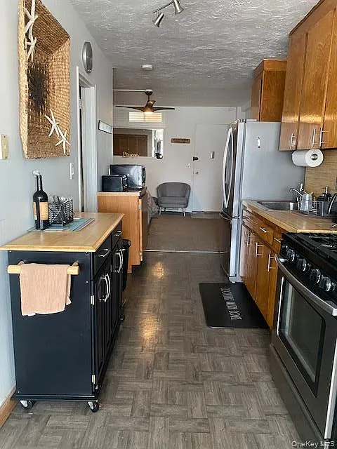 Studio, 1.0 bath, 625 sqft, $2,200 — Photo 3