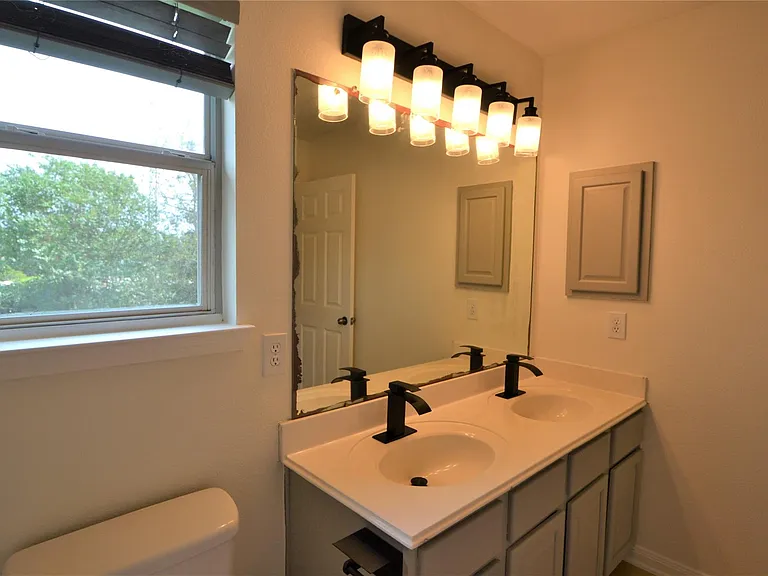 2110 Banfield Ct — Photo 40