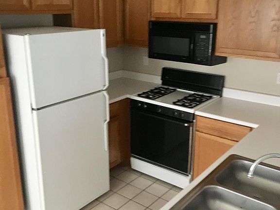 5th image of 3225 Casey Dr Unit 102