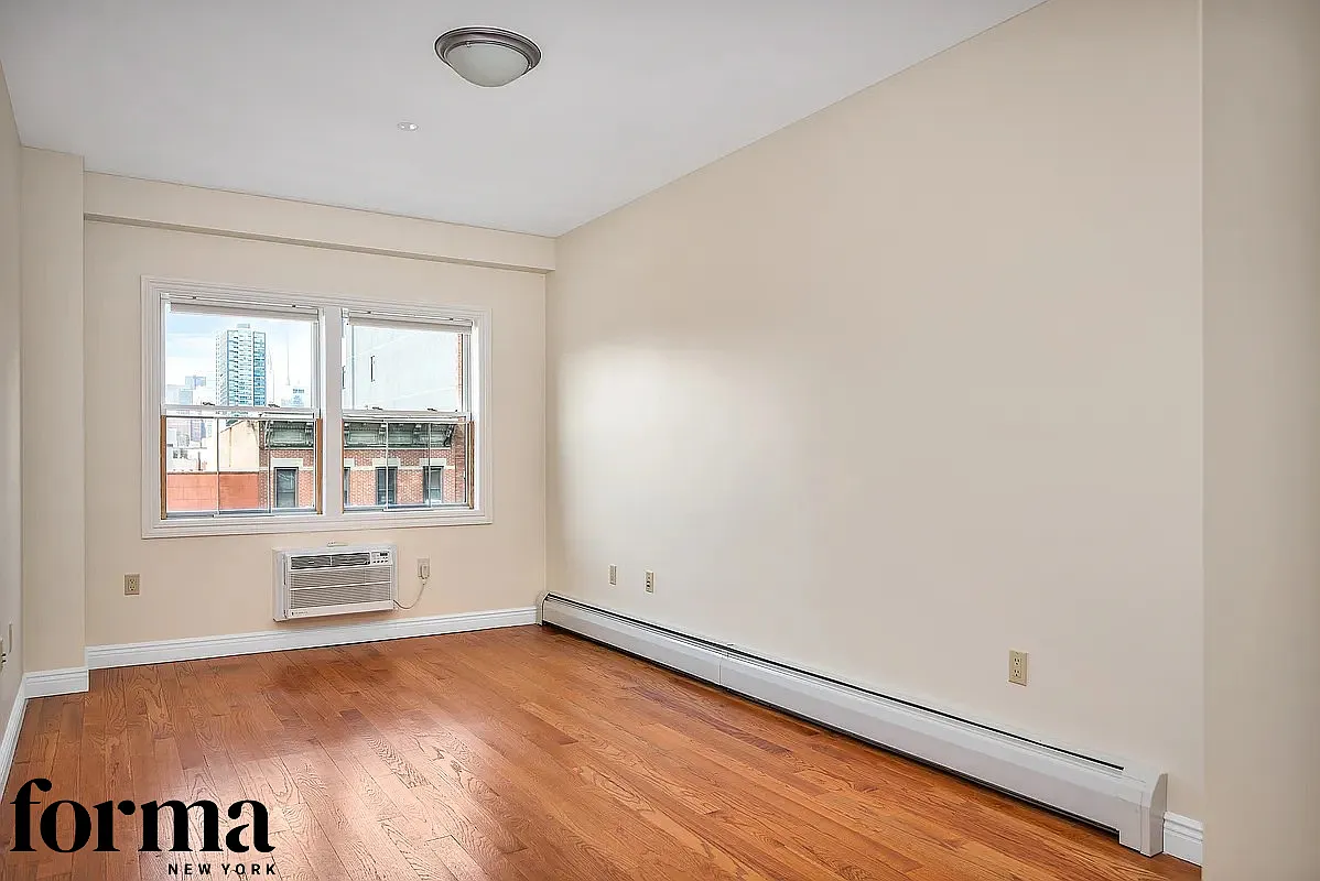 12-03 Jackson Avenue — Photo 4
