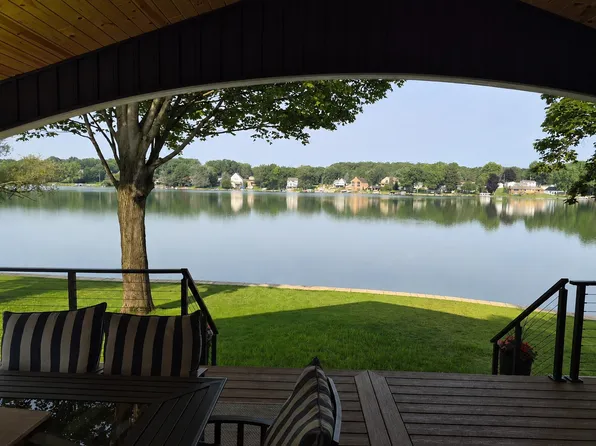 579 Bluff Dr, Middleville, MI 49333