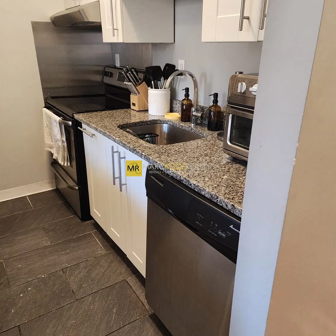 3 bed, 9999 sqft, $5,950 — Photo 4