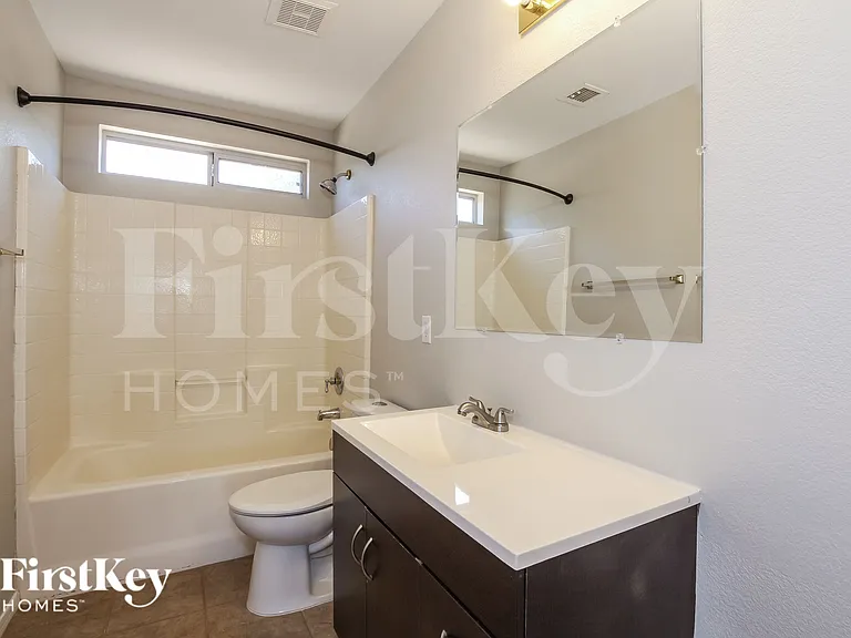 9156 W Quail Ave — Photo 9