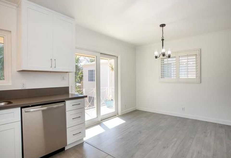 1st image of 12942 Moorpark St #6