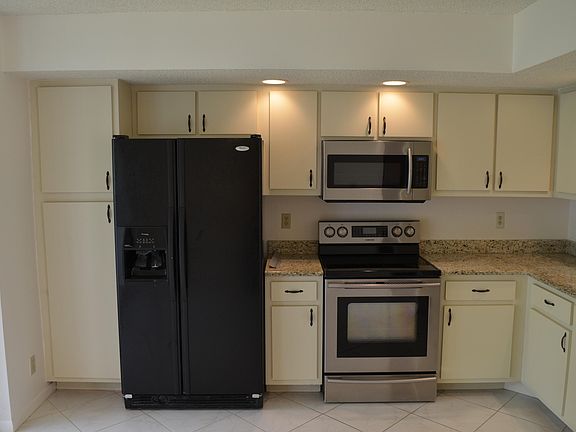 5th image of 5310 Las Verdes Circle #307