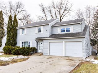 1020 12th St S, Moorhead, MN