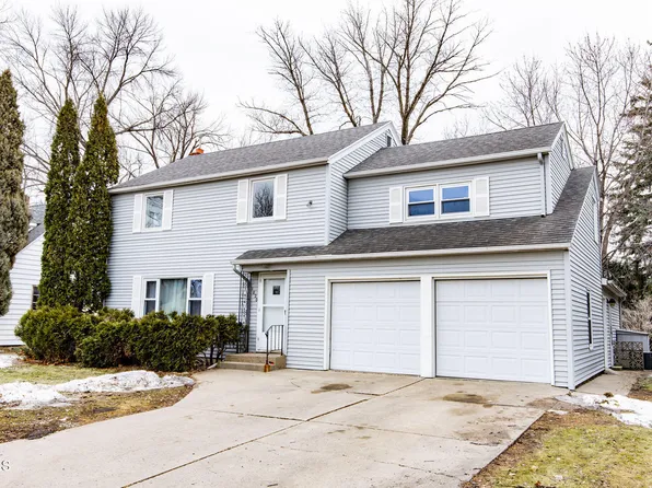1020 12th St S, Moorhead, MN 56560