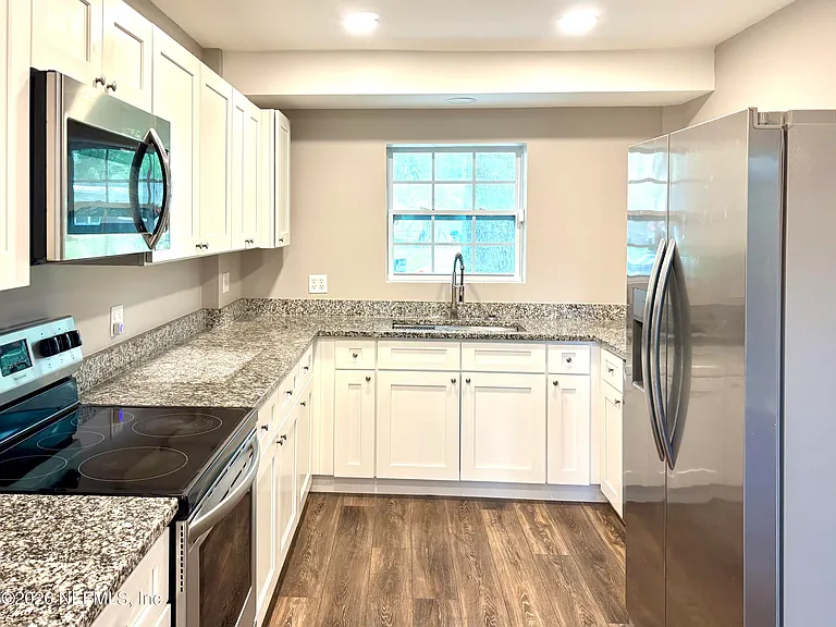 7018 Bonnie Brae Ln — Photo 6