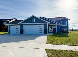 1127 Steamboat Trl, Brookings, SD 57006