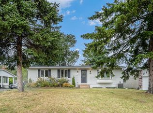 17 Overlake Dr #B, Ottawa, ON K2E 5V2