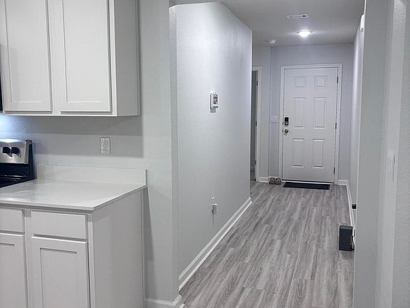 3rd image of 522 Mary Lou Way