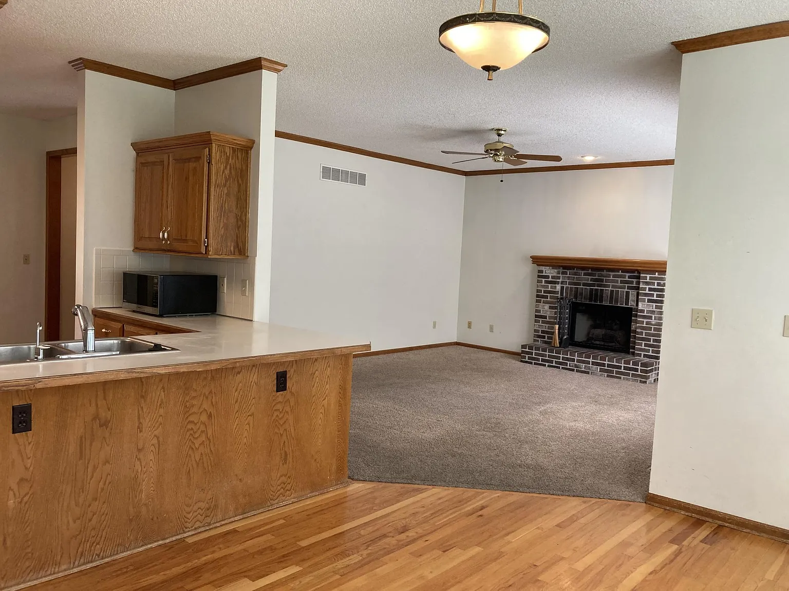 W 152nd Ter, Overland Park — Photo 3