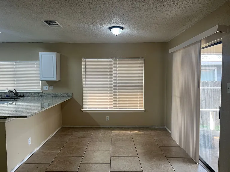 8469 Maple Ridge Dr — Photo 5
