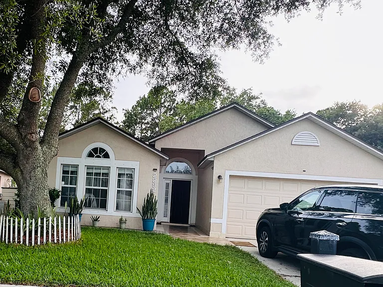 2292 Peerless Ln W — Photo 1