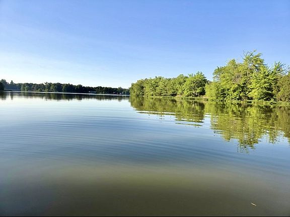 4th image of 1141 Lakeshore Dr