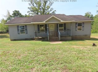 1020 Kelly Hill Rd, Clendenin, WV 25045