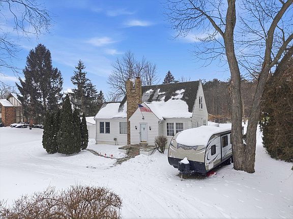 2nd image of 38181 Hayes Rd