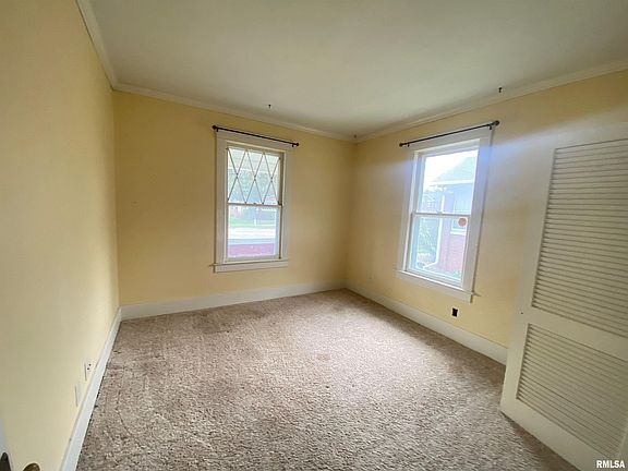 3rd image of 1067 W Main St