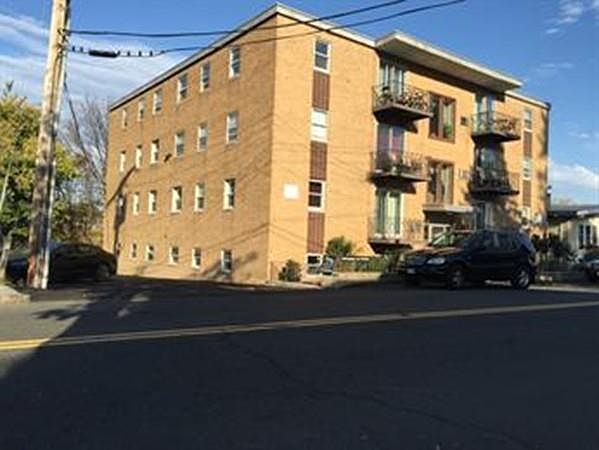 2nd image of 75 Waldemar Ave APT 404