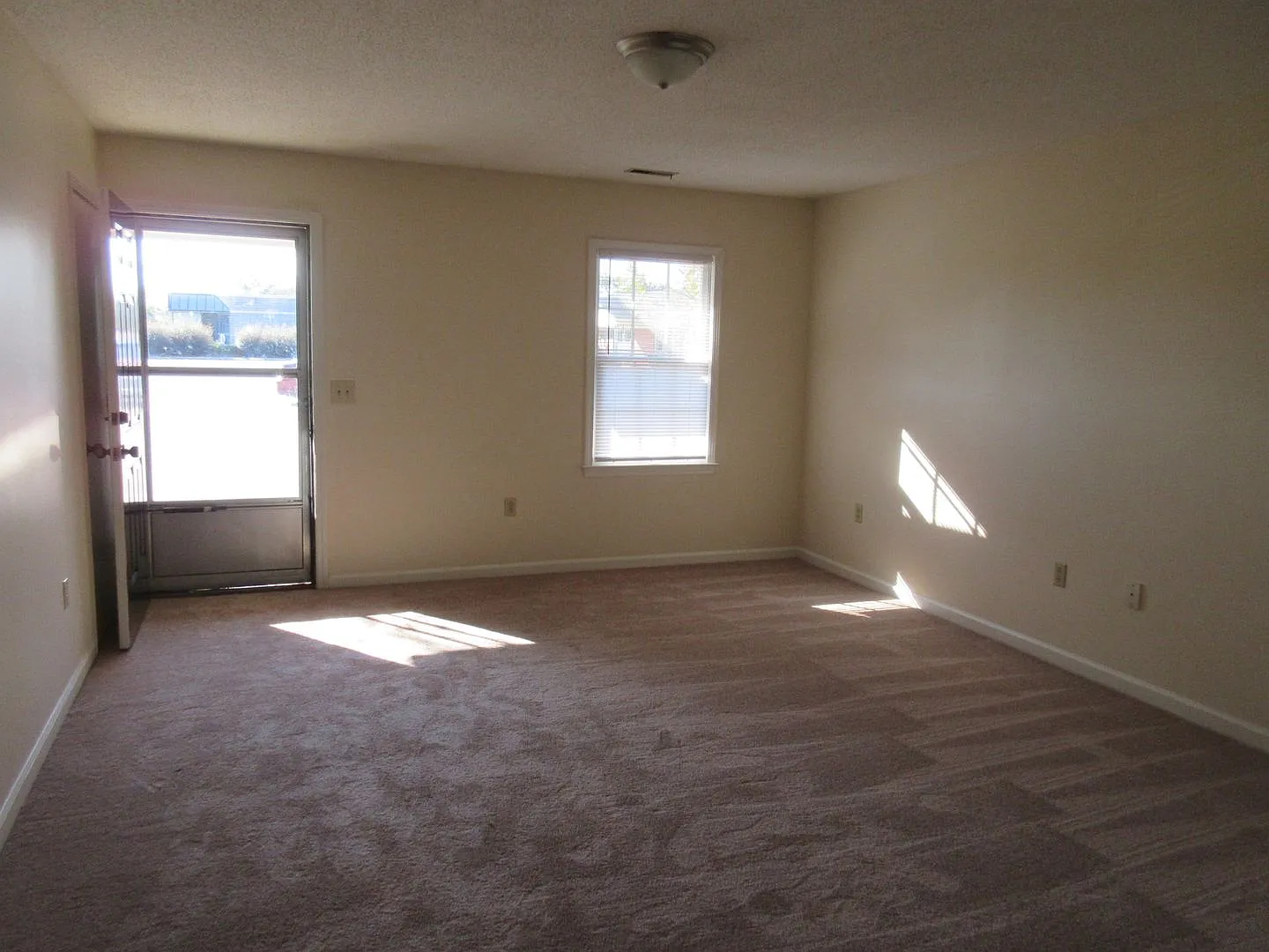 211 W. Hampton Street — Photo 4