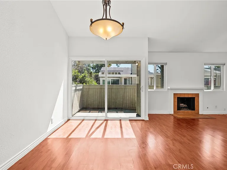 22117 Burbank Blvd #5 — Photo 19