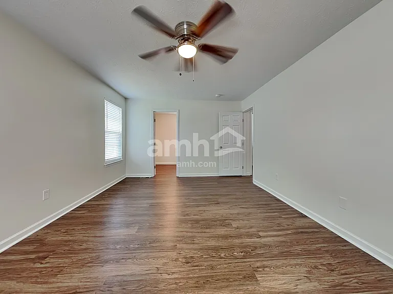 371 Derby Ct — Photo 9