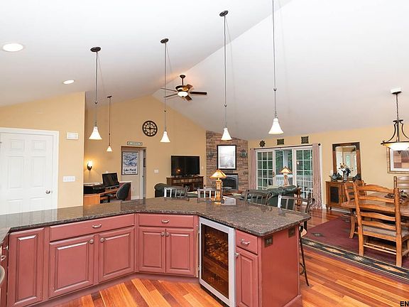 5th image of 22 Hudson Heights Dr