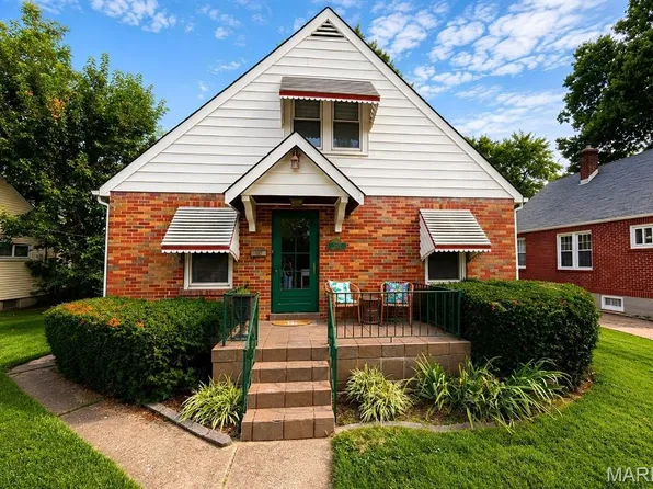 1029 Jackson St, Saint Charles, MO 63301