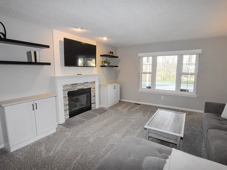 2049 Laurel Oak Dr — Photo 4