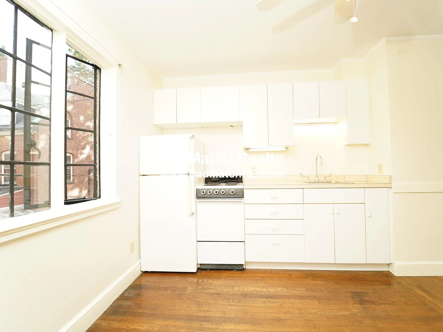 111 Carlton St — Photo 3