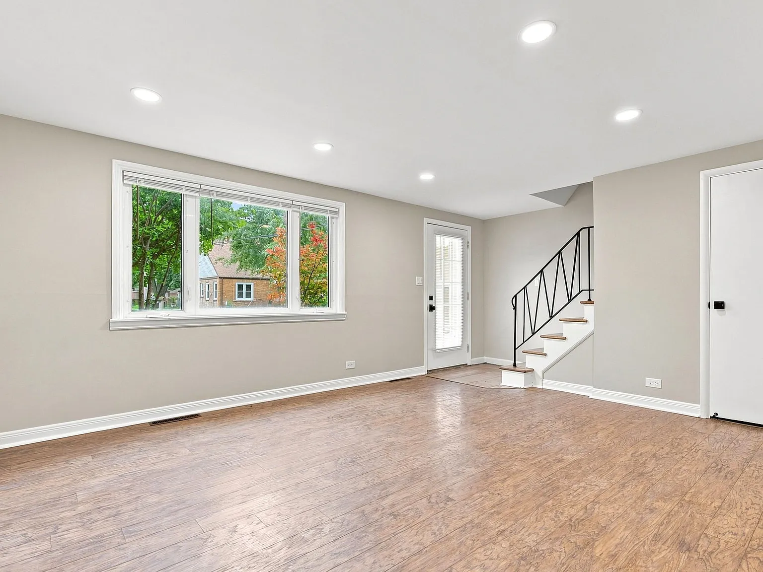 2 bed, 1100 sqft, $2,299 — Photo 3