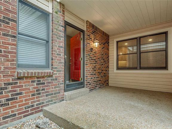 3rd image of 5542 Duchesne Parque Dr