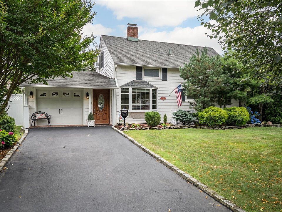 1st image of 15 Wildflower Lane