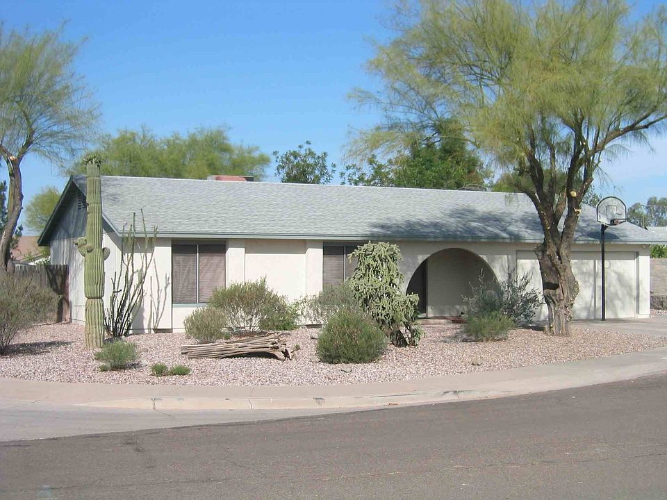 Large corner lot facing quiet cul-de-sac.