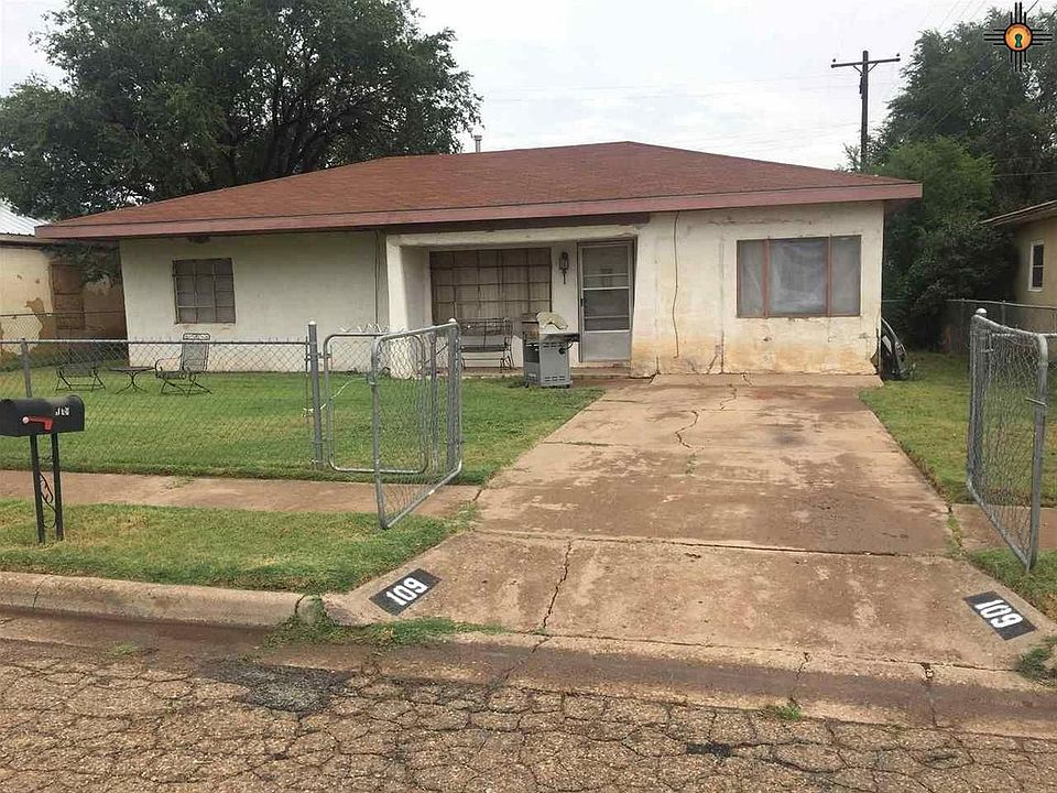 2nd image of 109 El Camino St